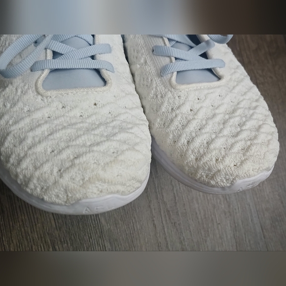 APL Techloom Phantom women’s sneakers. Size 8.5. EUC - Picture 5 of 10